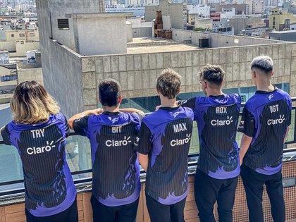 GamersClubCSes's tweet image. #GCMasters | @9zTeam está en la Gran Final!!! 🏆🇦🇷🇺🇾🇧🇷