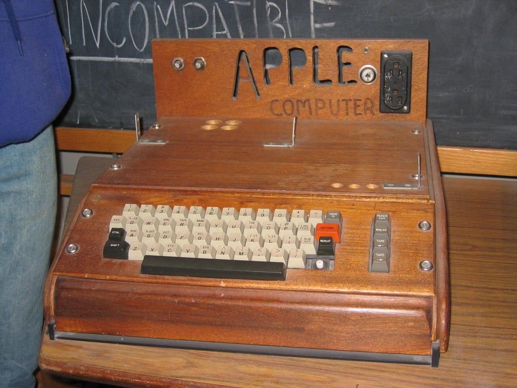 The Apple I, Apple’s first computer, designed and hand-built by Steve Wozniak, Steve Jobs' friend, in 1976. bit.ly/37ykObM