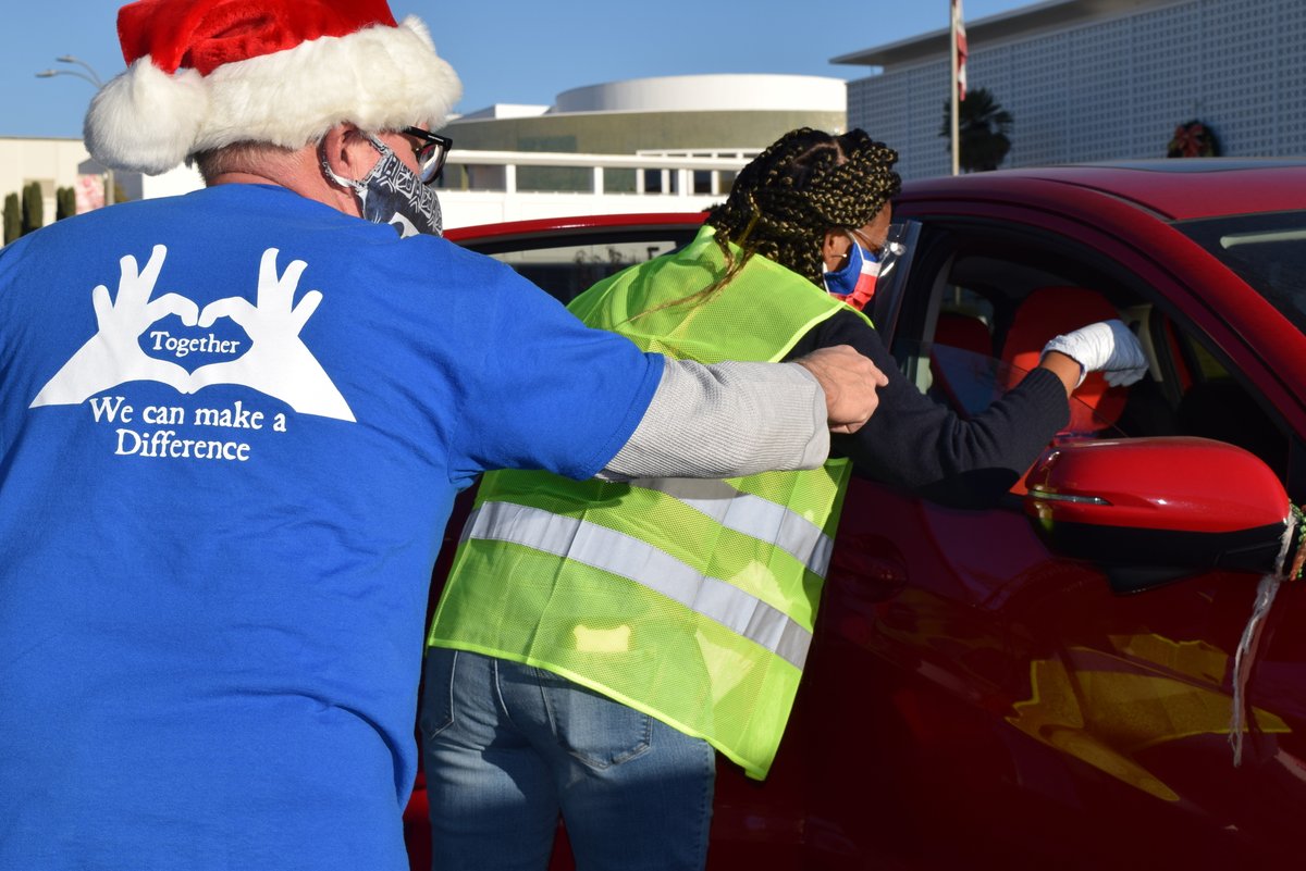 cityofalhambra's tweet photo. Hundreds of underserved families identified by AUSD received toys, food and gift cards in the Spark of Love Toy Drive today. Thank you to all the sponsors, partners & volunteers for making this event possible… and making this holiday season a little brighter for our community. https://t.co/MiZlcghgal