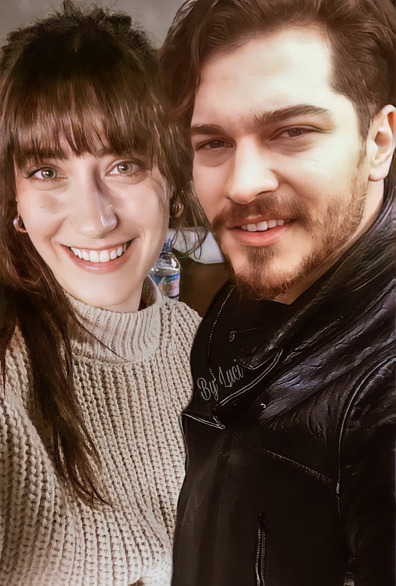 HazcagDream's tweet photo. Selfie time HazÇağ! 😀😍💕
.
@enginaykanat @cagatayulusoyy
@HazalKaya110
#ÇağatayUlusoy #HazalKaya #NewProyectTogether #HazÇağ https://t.co/lrxTN8lCFG