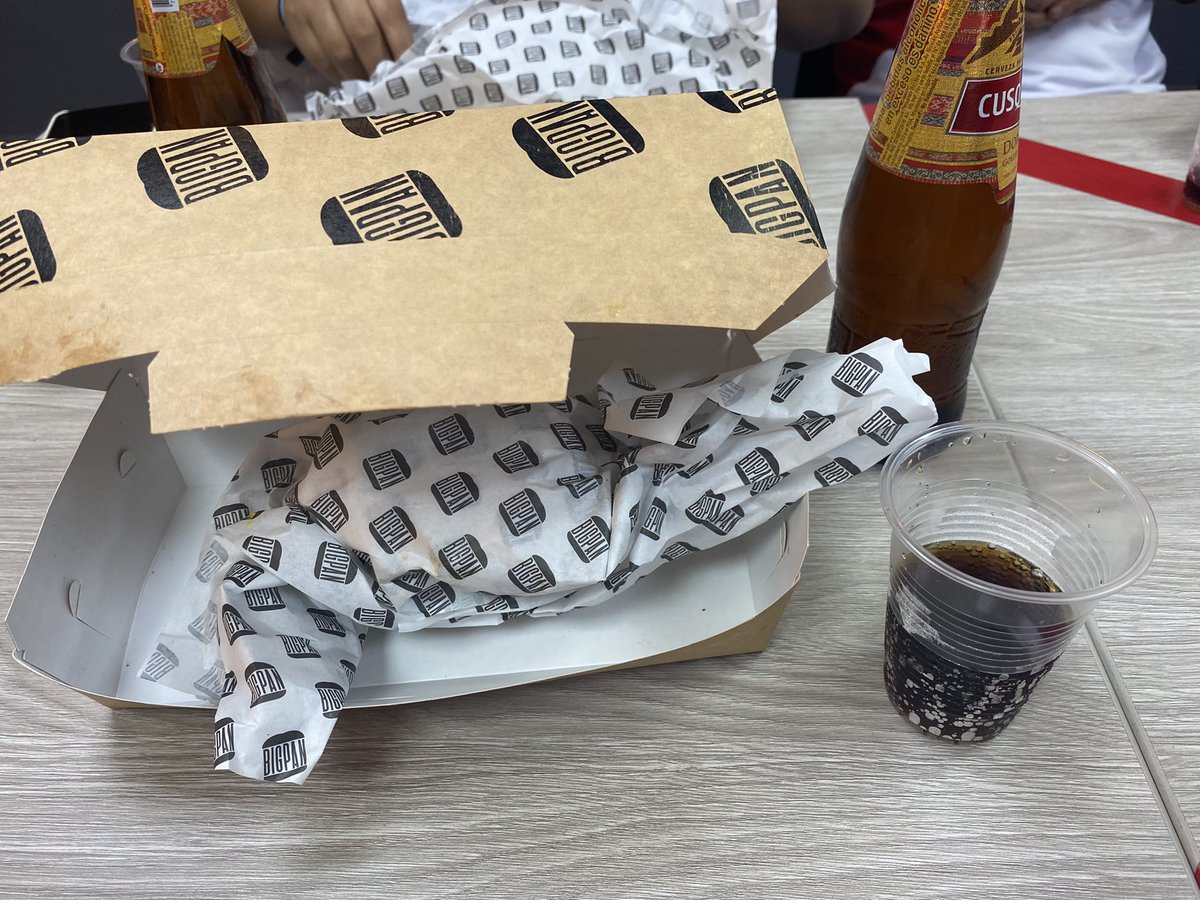 Ingexniebrio92's tweet photo. Buenazas las hamburguesas de @bigpanpe para toda la gente del Cono Norte Av. Angélica Gamarra 400, Los Olivos 15302. https://t.co/WbSql8kUe3