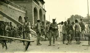 6/ In July 1917, when another restoration attempt was held, this time for Puyi, they were defeated by Duan's forces, who launched an air raid against the Forbidden Palace - Asia's first. Duan and Liang then appointed a Provisional Senate to overhaul Parliamentary legislation.