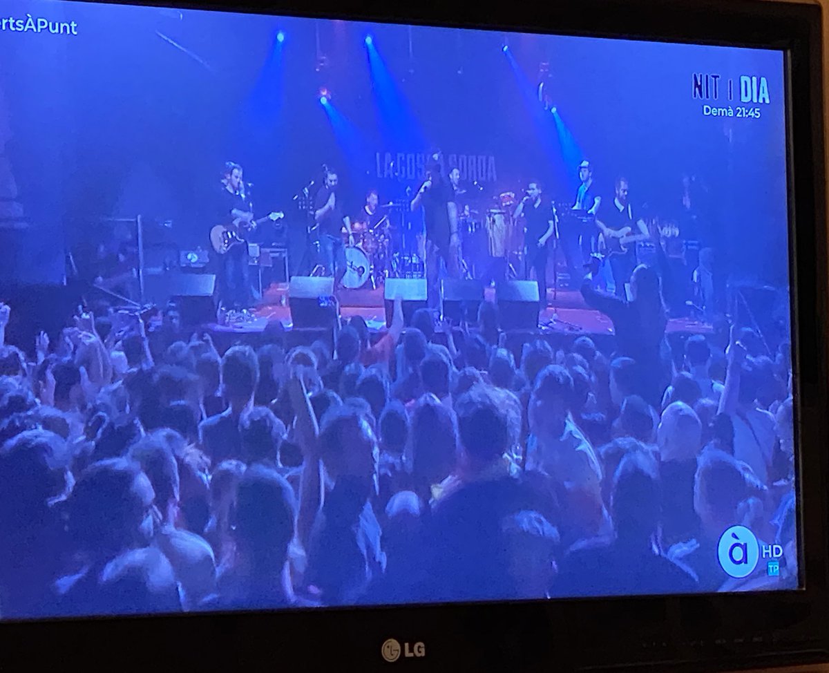 Ací estem “Tres de Pego” i una d’Elx ✊🏻
<a href="/JRNadal/">Josep Nadal</a> <a href="/lagossasorda/">La Gossa Sorda</a> #ConcertsÀpunt