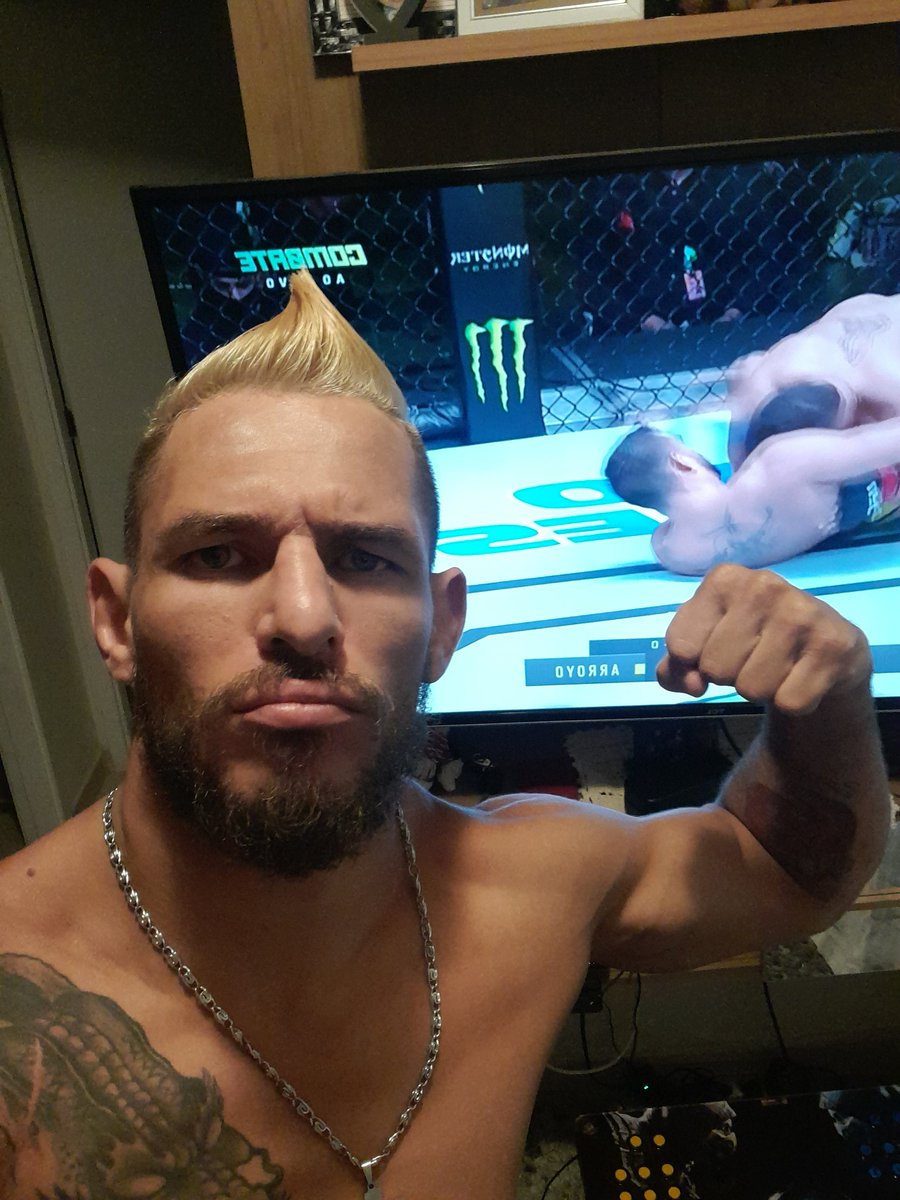 berinjaMMA's tweet photo. Ligado aqui no @canalCombate torcendo pelo esquadrão brasileiro.

#UFCnoCOMBATE https://t.co/lhStoZkq7B