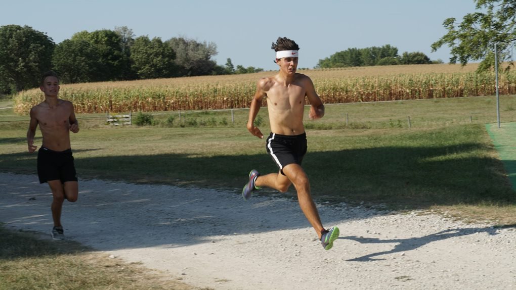 SamCorey_10's tweet photo. Fun Last Year of XC. Going to miss it https://t.co/h7VBFtIshv