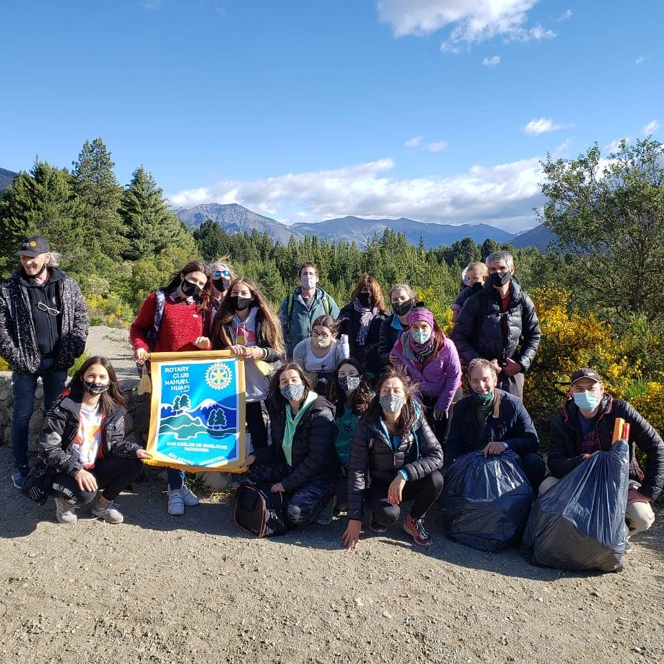 Interact_NH_'s tweet photo. Hoy finalizamos el 2020 con nuestra primera salida, en donde hicimos una caminata y envolvimos los regalos de navidad para llevar el merendero Los Corazones de Beatriz
#intaract #rotaryinternational #amistad #navidad2020 #caminata #regalosnavideños https://t.co/ps3niM0yxZ