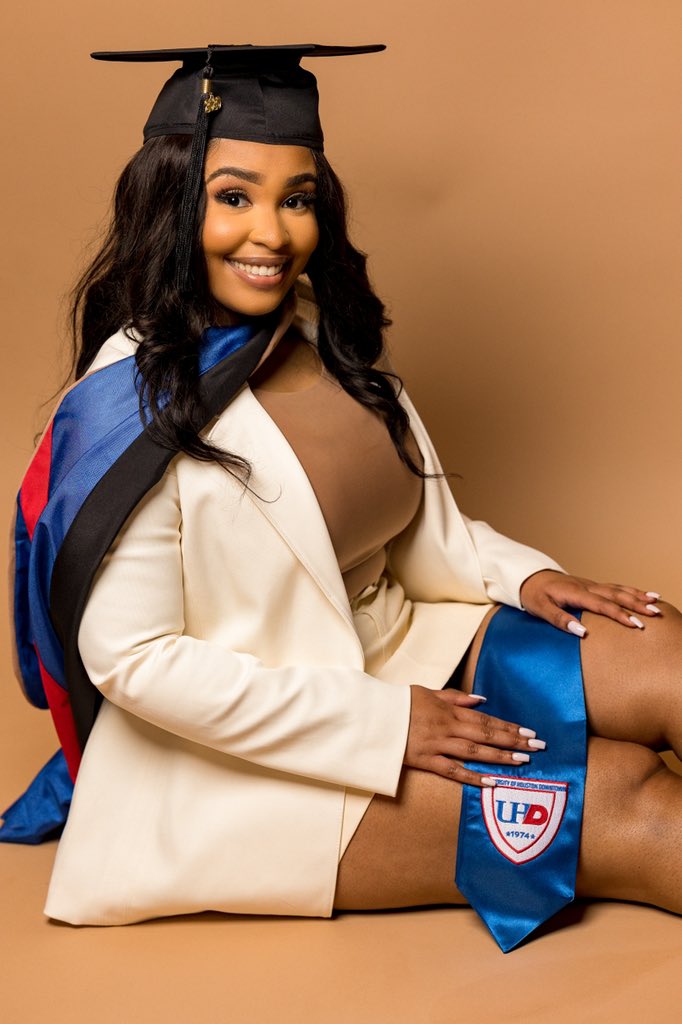medflixszn's tweet photo. Beauty and Brains 🎓😍 @brandiirock 

•
•
📸: @medronvisuals 
•
•
#MedronVisuals #GradSZN #UniversityOfHoustonDowntown  #blackatapwi #wtygrads #watchtheyard #nursebae #mastersdegree #UHD20 https://t.co/zbSZyjotnm