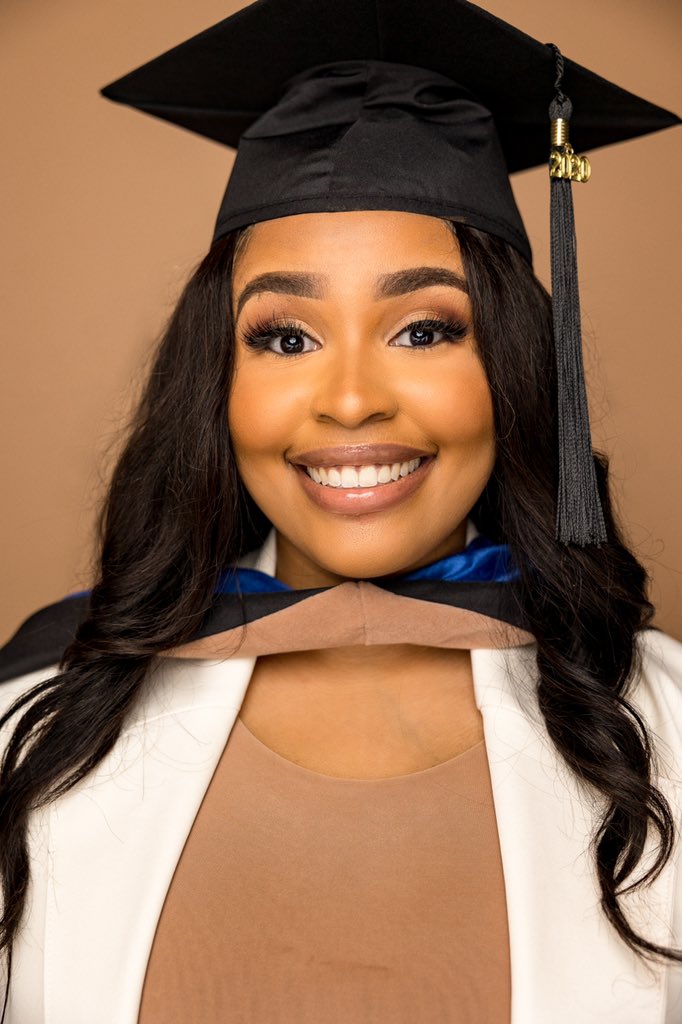 medflixszn's tweet photo. Beauty and Brains 🎓😍 @brandiirock 

•
•
📸: @medronvisuals 
•
•
#MedronVisuals #GradSZN #UniversityOfHoustonDowntown  #blackatapwi #wtygrads #watchtheyard #nursebae #mastersdegree #UHD20 https://t.co/zbSZyjotnm