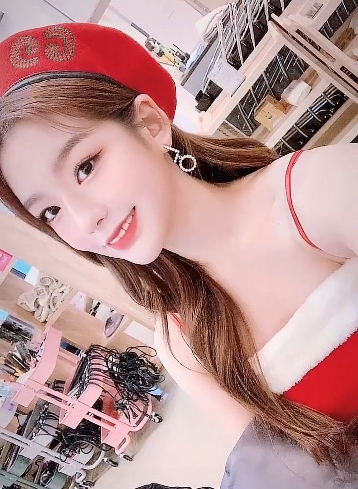 crazeeasf's tweet photo. Price : €250 / Rp. 4,329,000 
Dompetku menjerit melihat ini

@5ecretNumber
#SECRET_NUMBER
#시크릿넘버 https://t.co/6WUaXS0X0f