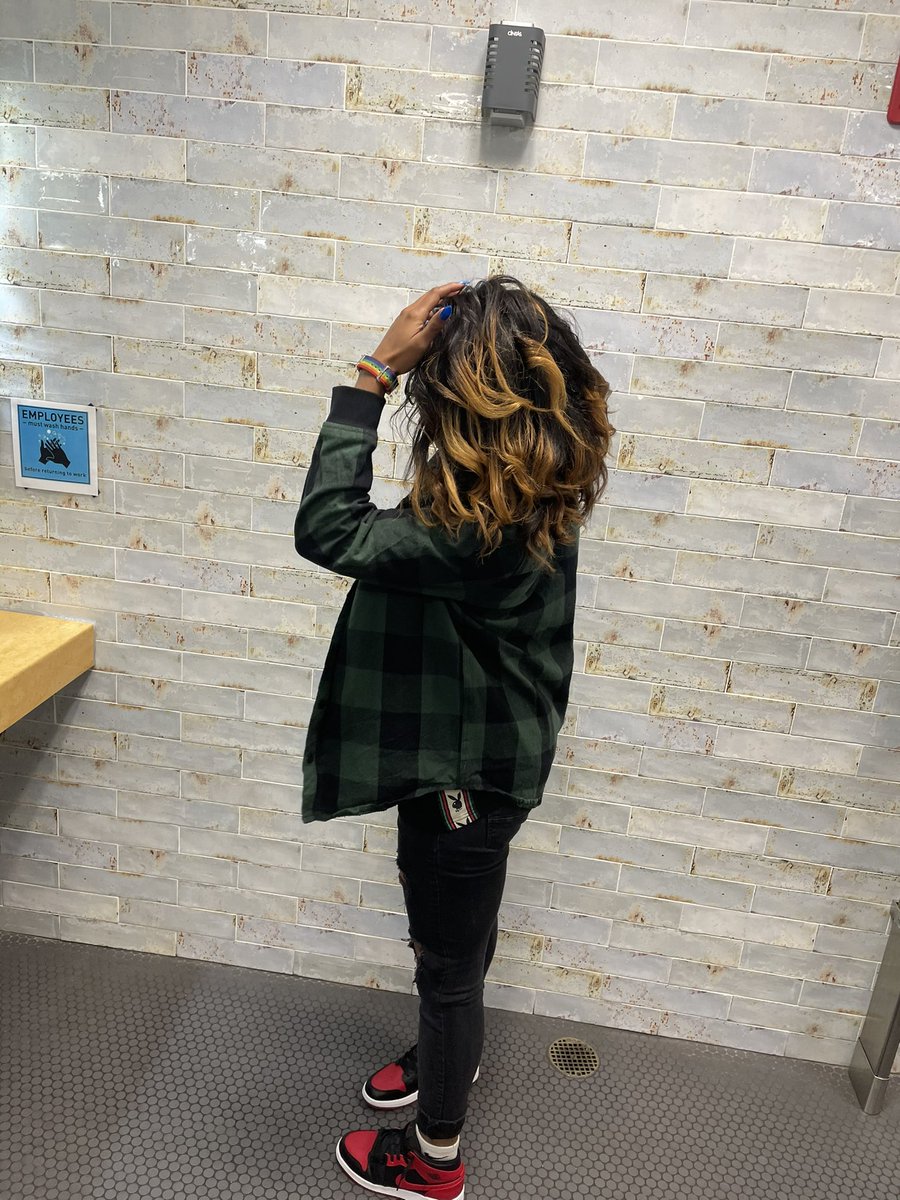 TeArah_T1's tweet photo. when she cute and dress 🤩🤩🤩 https://t.co/g6CR3teH1H