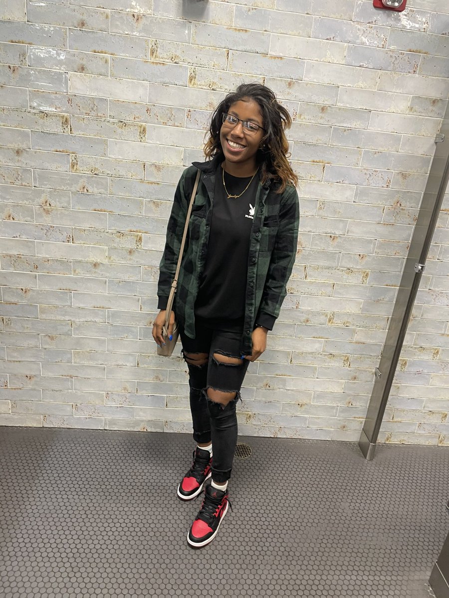 TeArah_T1's tweet photo. when she cute and dress 🤩🤩🤩 https://t.co/g6CR3teH1H