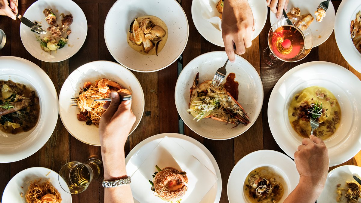 SpotgueOfficial's tweet photo. Enjoy the food from around the world! Here's the tips! Go to the Mall and you'll find many restaurants or cafes that serves the food that originally come from another country. From Japanese to Chinese, Western to Indonesian, which one is your favorite?
#Spotgue #TemukanTempatmu https://t.co/yL5m9gaiT9