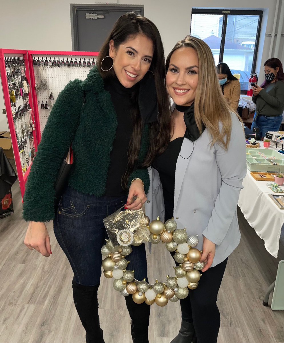 Partnered with 2 amazing Latina Owned businesses this weekend to host holiday pop up shops ! 
My small business: Juicey_Gems  

#Latinabusinessowners #supportsmallbuisness #community #shoplocal