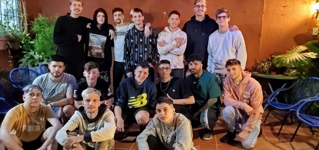 Y un dia nos juntamos.. Mañana <a href="/CAAwards/">Coscu Army Awards 🏅</a> , nos vemos ahi.