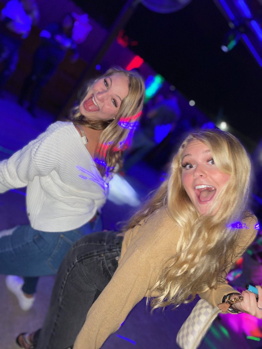 cchloerrivers's tweet photo. happy birthday to my bestest friend!!!!!!! love you more than anything!! 🥵❤️💍🥰😍🥳 https://t.co/ZAqoAtBcUr
