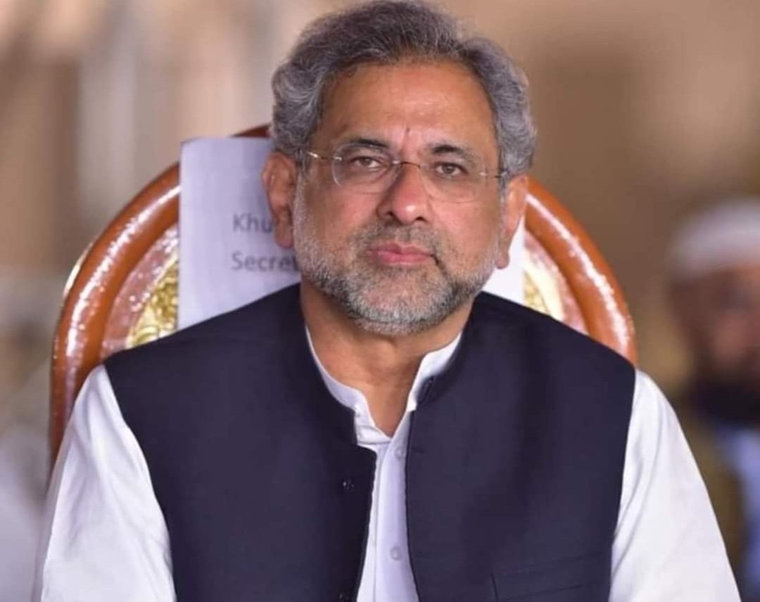 AZB_Updates's tweet photo. عباسی جس ملک میں تیری پینٹ اتروا کے چیکینگ کی جاتی ہے وہاں ویٹنیرینز کو سیلوٹ مارا جاتا ہے.
#بندہ_پرفیکٹ_ہے 

#ProudToBe_a_Vet #Veterinarian #YVDA https://t.co/c46nI07ln1