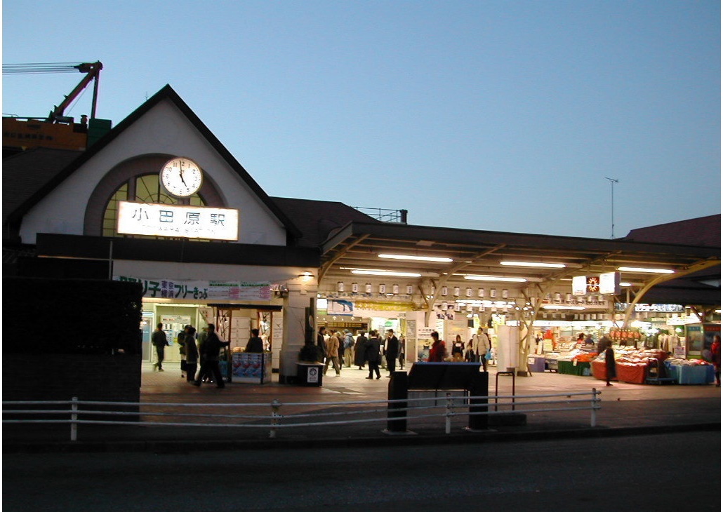 1999Gamera's tweet photo. @jnrkarechi @tothenorth_aki #星野明日香

俺の鉄道駅の古い写真なら：

JR 小田原駅.
神奈川県.
2002/01/06.
ほぼ午後5時。

勿論センチスポット。 https://t.co/CPbDmqkTBg