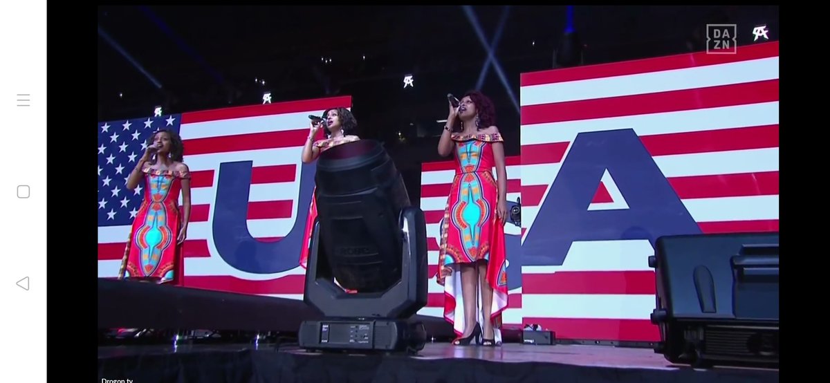 The @TRIPLETSMOIPEI singing the American national anthem before #CaneloVsSmith #Canelo
