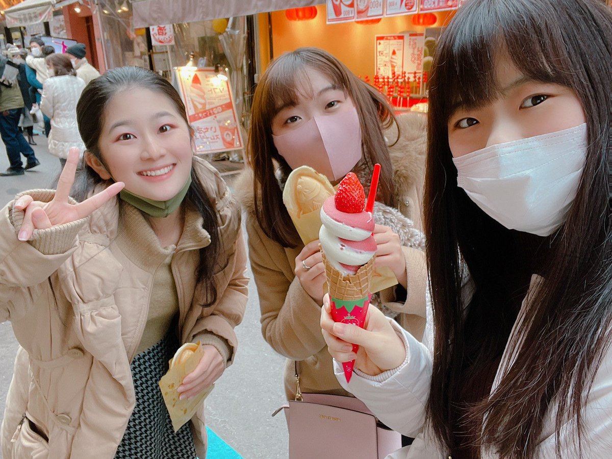 hoshimura_arisa's tweet photo. 昨日は中学の同級生達と
#築地 に行きました🥰
市場ですしざんまい社長等も見かけ
めちゃくちゃ楽しかったです😙
築地ならではのたい焼きならぬ
まぐろ焼きも食べましたΨ( 'ω'* )
東京タワーにも久々に行きました🎵
#女優 #撮影会モデル #ライバー https://t.co/l2WQaBkrAq
