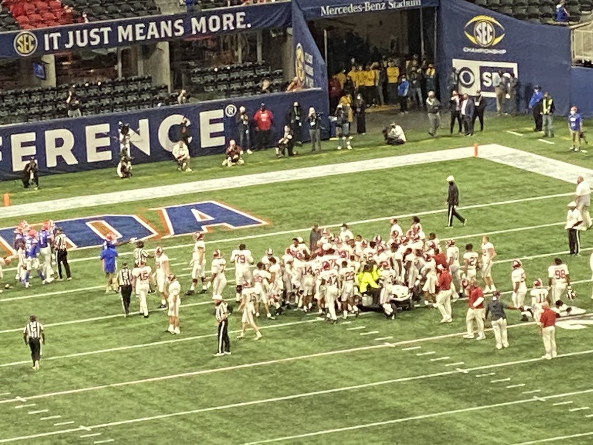 BarstoolAlabama's tweet photo. Prayers up for Landon Dickerson 🙏 https://t.co/vmt3VwIQgp