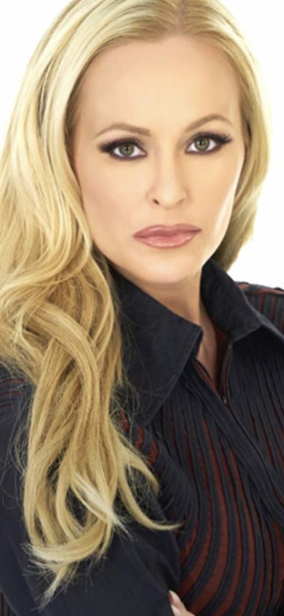 One thing I ❤️ is a good headshot. #katielohmann #actress #actresslife #headshot #photoshoot #photoshoothair #photoshootmakeup #beautifulblonde https://t.co/GZi7Bq1YnR
