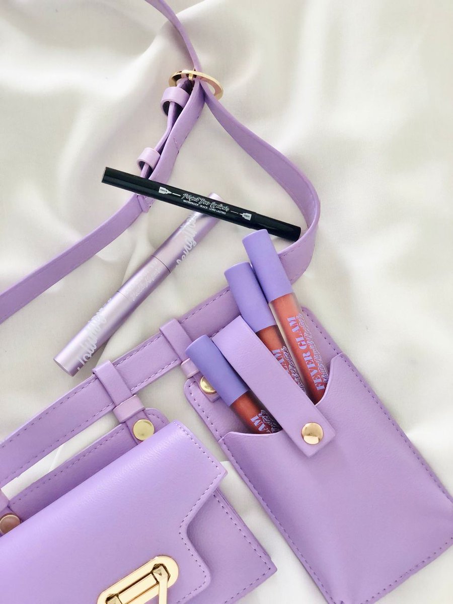 jyazndn's tweet image. 1 - 10 berapa rate for feverglam product flatlay ni? 😍

So pretty! 🤤💜
#feverglamMYEdition #nomessmascara #fgduoeyeliner