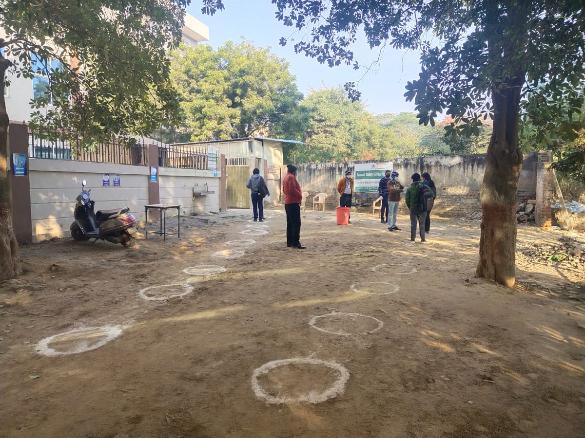 careers360's tweet photo. Students started reaching SNAP Exam Center and following the social distance guidelines. 
#snapexam #socialdistancing https://t.co/HmUIJh7fM3