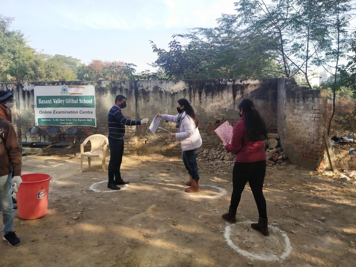 careers360's tweet photo. Students started reaching SNAP Exam Center and following the social distance guidelines. 
#snapexam #socialdistancing https://t.co/HmUIJh7fM3
