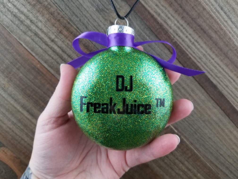 DJFreakjuice's tweet photo. A big thank you to the talented @SpringSparkles2(https://t.co/qEDa6s9LUj)  for making these dope #Christmas ornaments for @judyrainmusic &amp; me! Jen always does amazing work!
Now Judy &amp; me will argue on which one goes higher on the tree. #MerryChristmas! https://t.co/NXTUQhw6y8