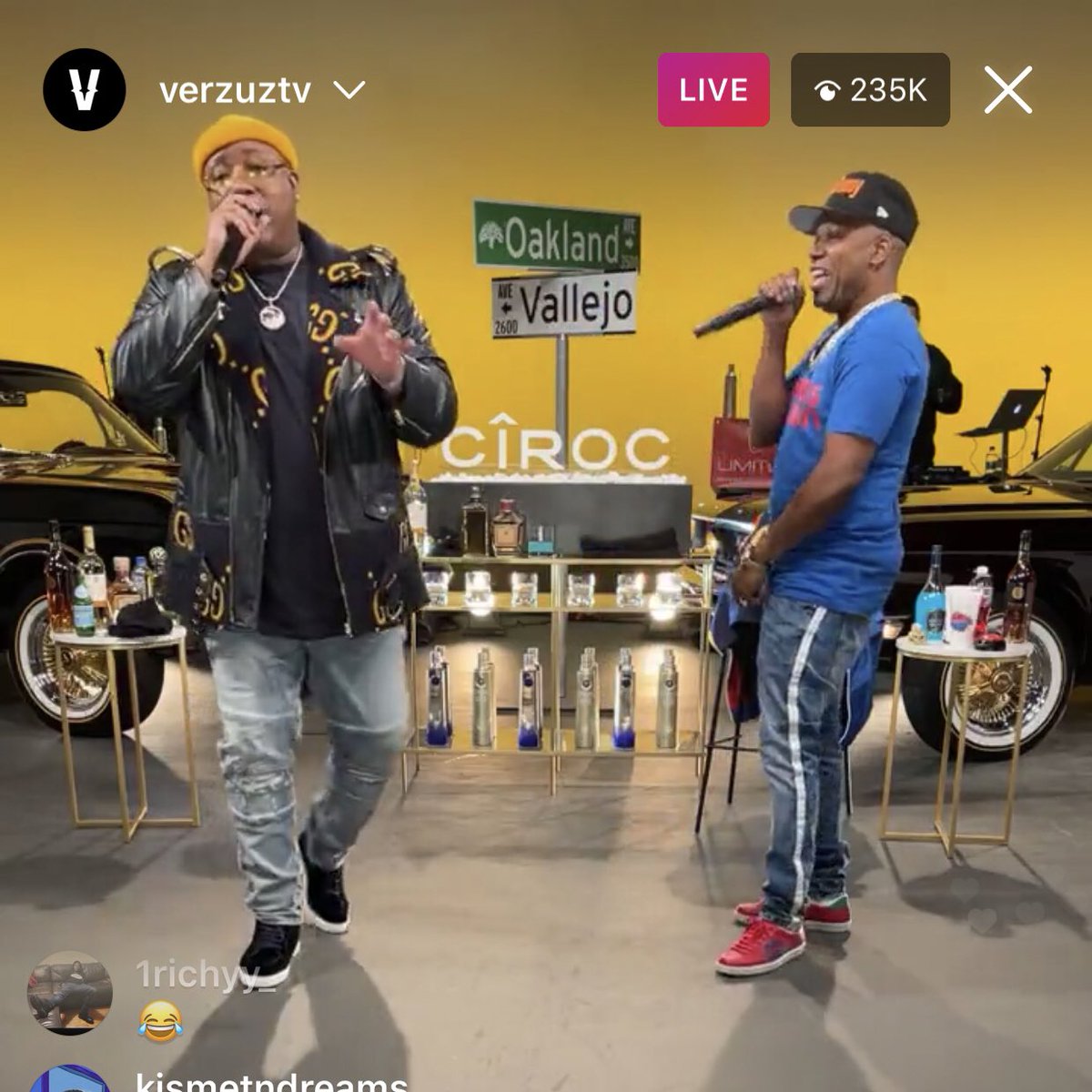 AlexSavidgeKTVU's tweet photo. The Bay for the win tonight! ππ@E40 @TooShort #verzuzbattle #mangoscato https://t.co/dWSM7DvTro