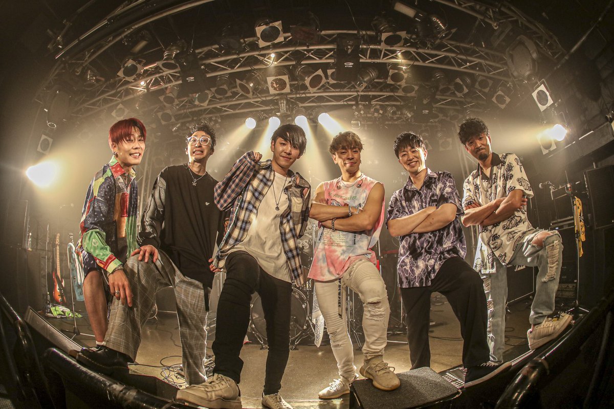 Ryo__mcd's tweet photo. 改めて昨日はありがとうございました✨
今回の衣装で初のPCTOKYOさんの服を着させていただきました☺️
いつも写真で見てカッコいいと思ってたけど実物は更にカッコよかったです🤩
そんなかっちょいい衣装での昨日のライブは22日の21時までアーカイブで観れますのでまだ観てない方は是非観てくださいね☺️ https://t.co/EOcDGcB4Xa
