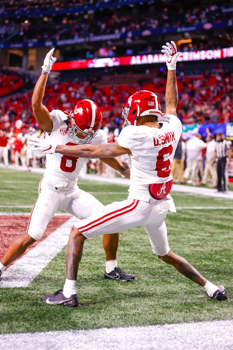 UofAlabama's tweet photo. SEC CHAMPIONS! 🏆
11 wins ✔️
Undefeated ✔️
Crushed records (we lost count of how many) ✔️
Just another day in Bama Football. 💪😏
#SECChampionship #RollTide https://t.co/kyJC8RUIgQ
