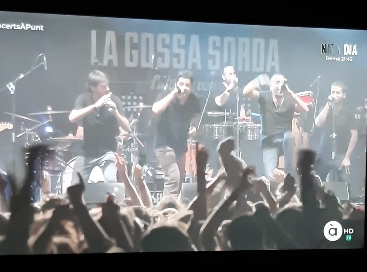 Pèls de punta. Gràcies per tant <a href="/lagossasorda/">La Gossa Sorda</a> Sou enormes! T'estime, t'estimo, t'estim...Visca terra lliure!!!!
#ConcertsÀPunt