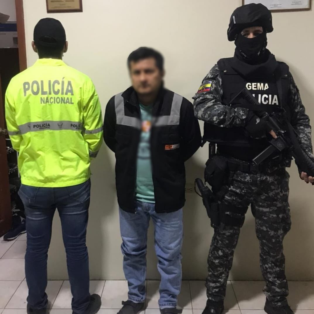 FiscaliaEcuador's tweet photo. #ATENCIÓN | #Guayas: #FiscalíaEc y @PoliciaEcuador desarticularon hoy a presunta organización narcodelictiva, responsable de frustrado envío de 715 kilos de droga. Los 6 detenidos trabajarían en Puerto Marítimo de #Guayaquil.
#FiscalíaContraElDelito https://t.co/dqQE8PYbQc