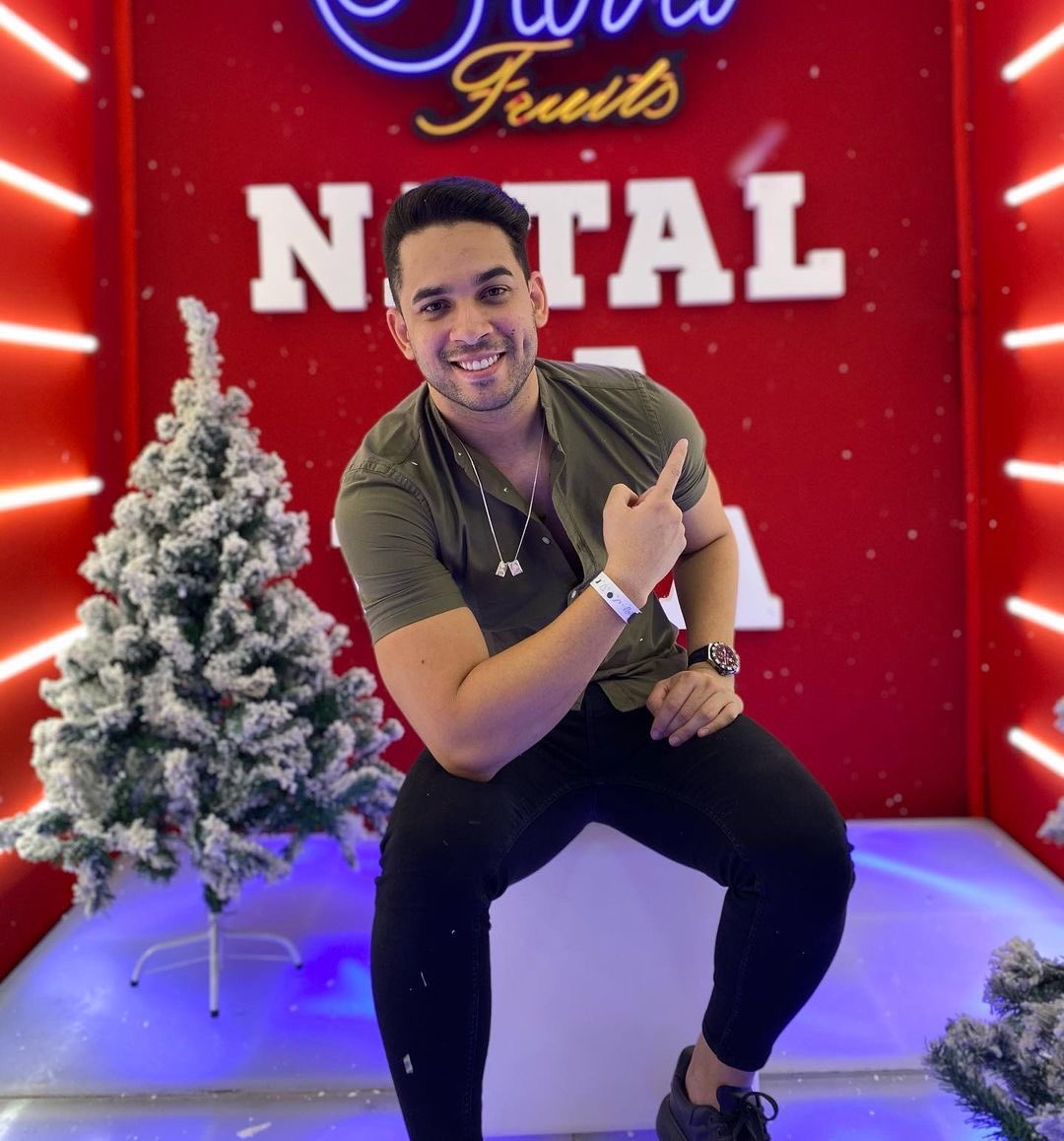 _henryfreitas's tweet photo. Gratidão no olhar de quem está muito feliz em estar aqui. ❤️ Natal da Vila ... 🌻🙏🏼
.
@carlinhosmaiaof 👊🏻 https://t.co/iwu1ZsPs1K