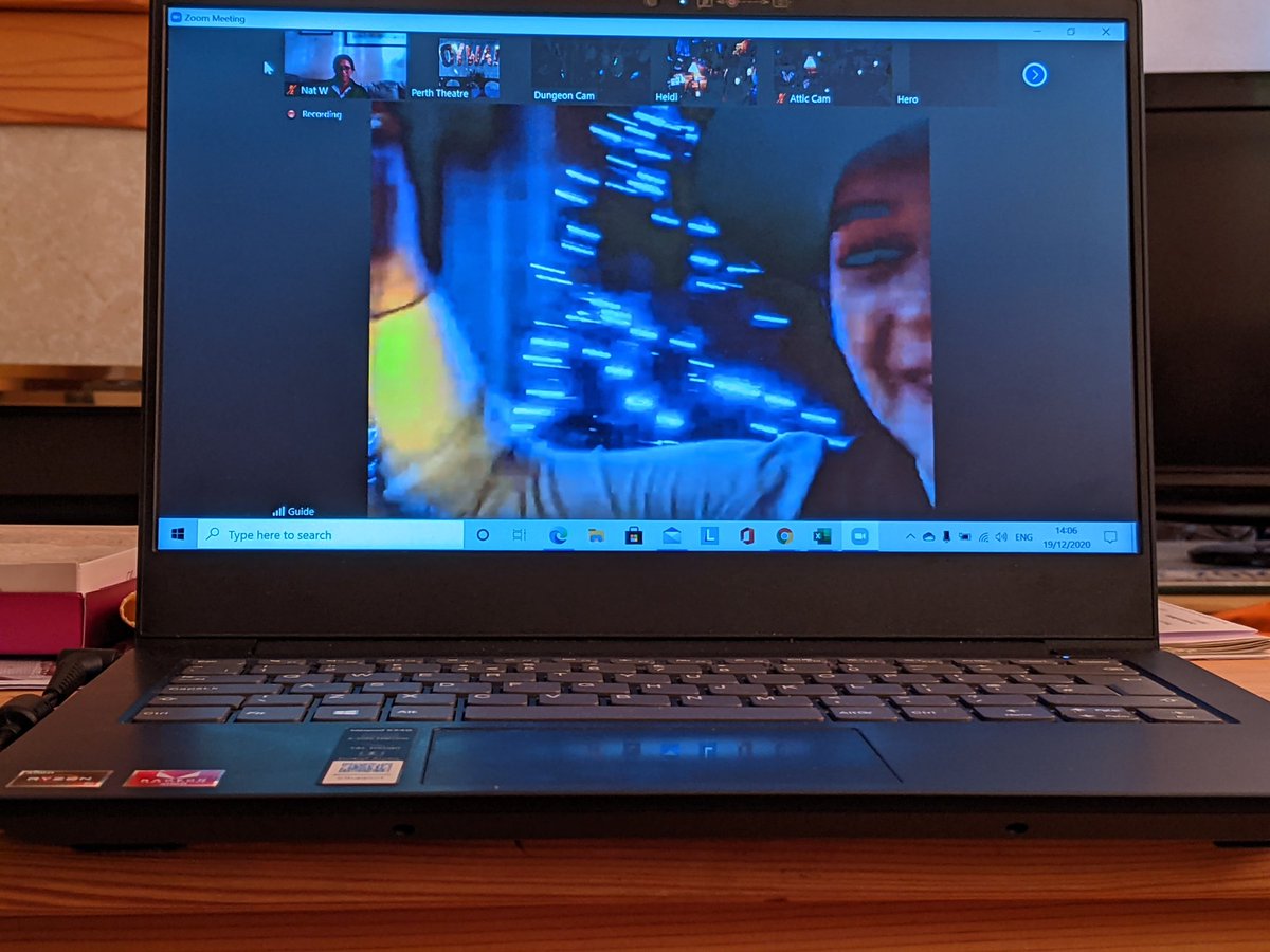 Nifty use of handheld cameras and Zoom @HorsecrossPerth panto! #OYWD