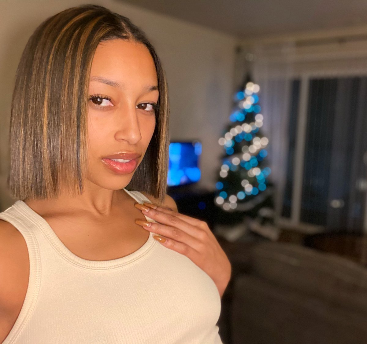 taywaaaa's tweet photo. New hair, who dis? https://t.co/uCOGVY9KHX