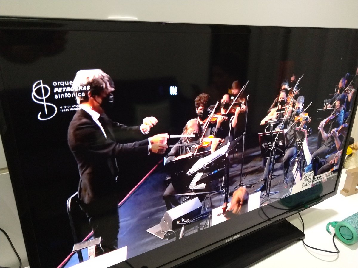corrlc's tweet photo. @OPESinfonica tocando Coldplay. Transmissão ao vivo. Apresentação fantástica!!! https://t.co/1iQarkrGs1