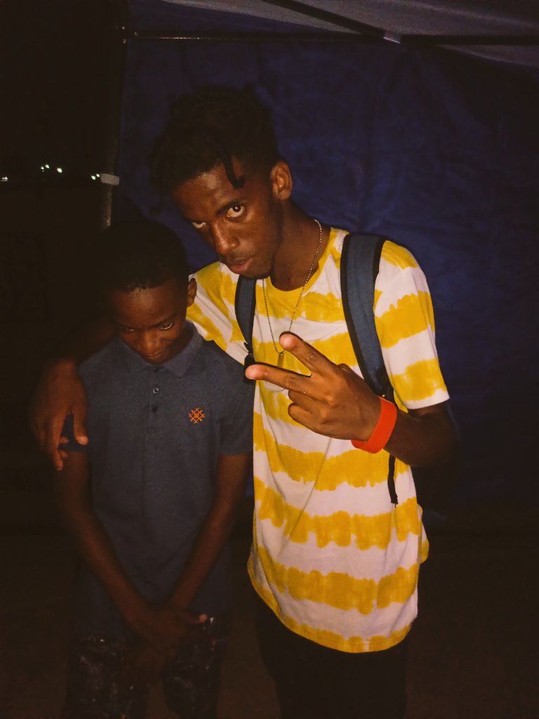Nxtion_Rsa's tweet photo. Today I did my 1st Music Event🎙️😤, I also took many pictures, but this 1 made my day as the kid came to a Niqq for a pic' cause he says I'm an Inspiration 🥺❤️
#itsNxtion #NewAgeMadness2020 #zakweandduncan #Hype #Dakar #emtee #DjSwitch https://t.co/mufuJCOZ8F