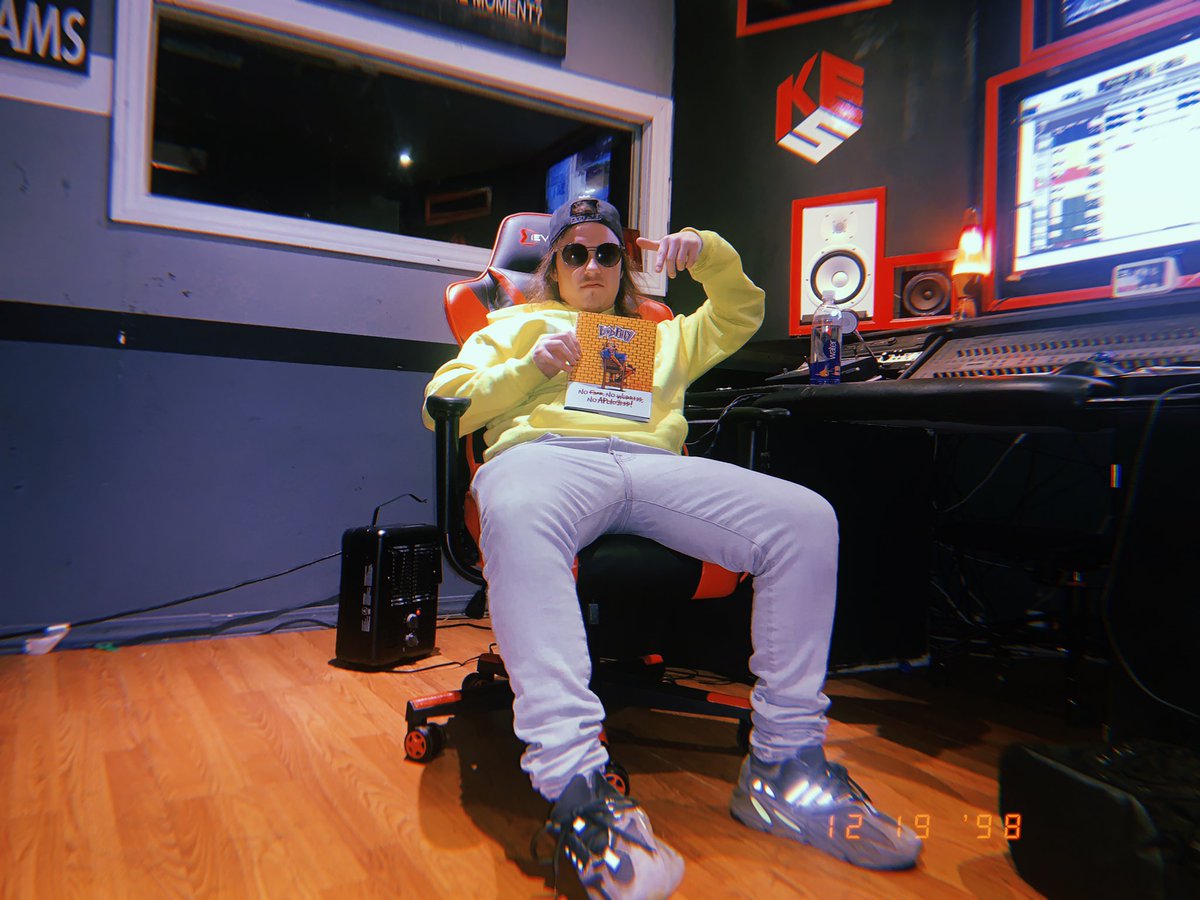 One Of The First Copies 
Bought $$$💰📚 the Homie @itsjoeybars !!!
Always Love 💪🏾❤️💯!!

Get Yours Your Copy
‘No Fear No Worries No Apologies’ 📖
IamLordphly.com

@batastudios 
#nAFbDOPE