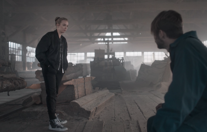 i appreciate even tho there is no discussion of sexuality in this episode this look is clearly a Closet Made of Glass statement outfit