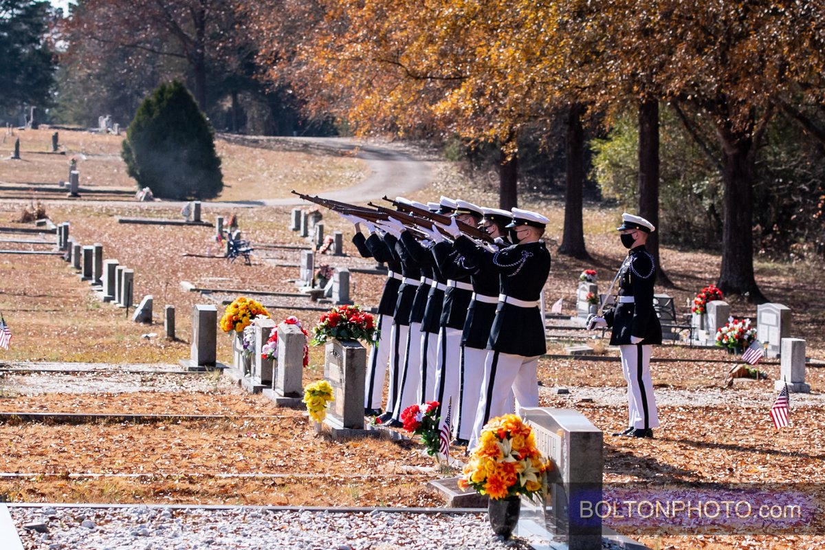 Clemson_Photo's tweet photo. #Clemson Pershing Rifles C-4 at todays Wreaths across America in Central, SC. https://t.co/ZU31G0guO1