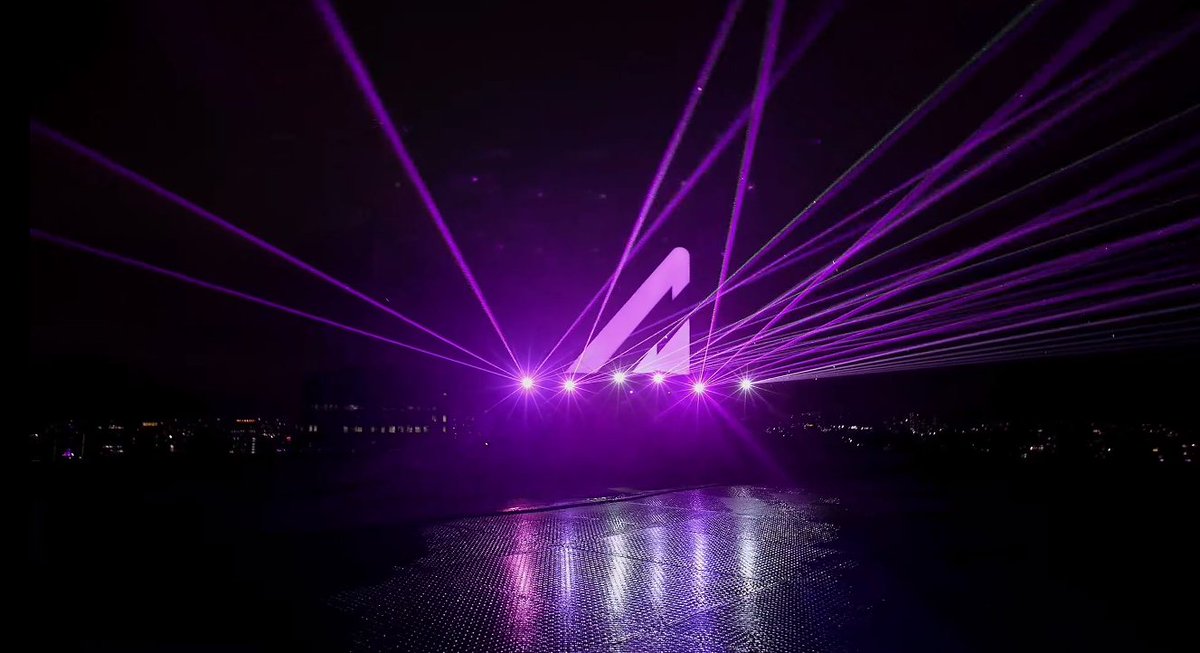 jaciqf's tweet photo. ALOK LIBERANDO O LASER EM SÃO PAULO NO EDIFICIO DA VIVO #AliveAlok #Alok @alokoficial #AlokTeamFans #Vivo #AlokVivo #3coracoes #aloknomultishow https://t.co/1IaBkClXbw