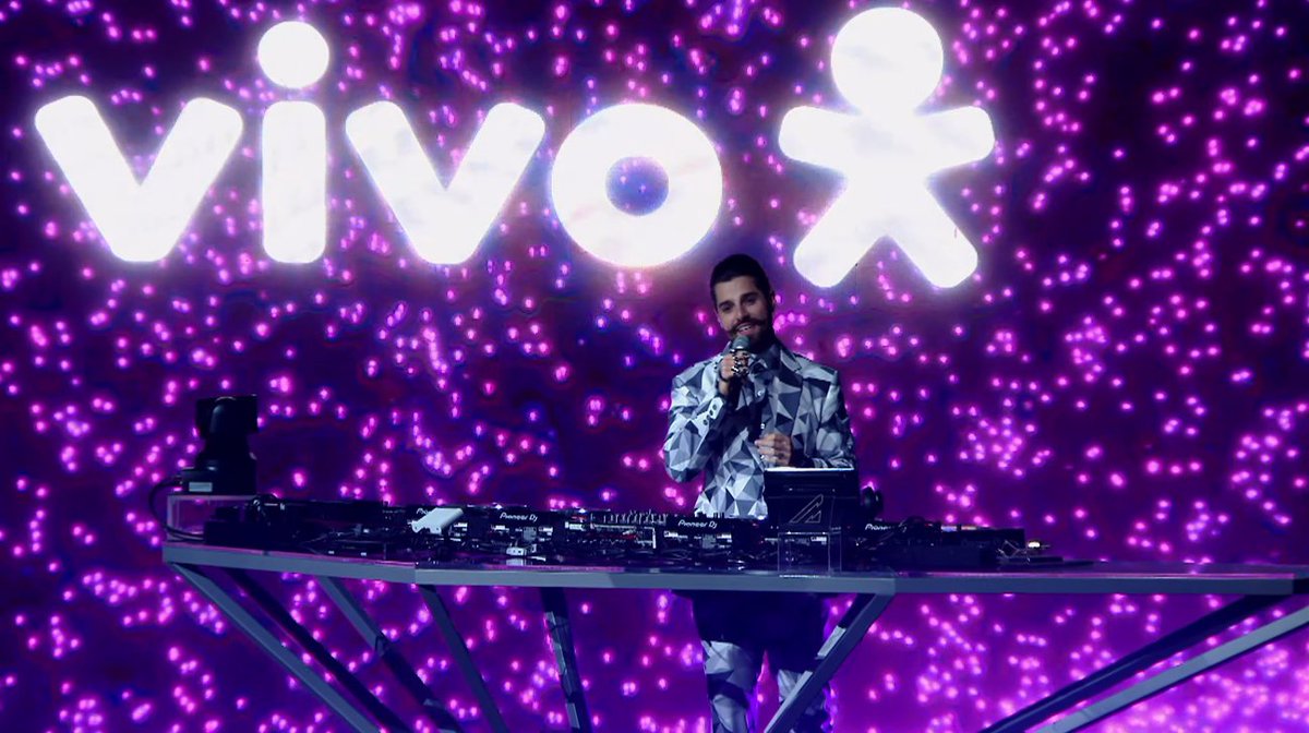 jaciqf's tweet photo. ALOK LIBERANDO O LASER EM SÃO PAULO NO EDIFICIO DA VIVO #AliveAlok #Alok @alokoficial #AlokTeamFans #Vivo #AlokVivo #3coracoes #aloknomultishow https://t.co/1IaBkClXbw