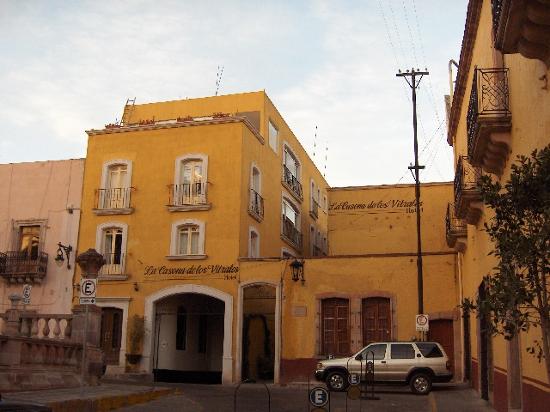 HVitrales's tweet photo. #ZacatecasDeslumbrante ciudad que no requiere de publicidad para conocerla, "#Hotelcasonalosvitrales" te invita a hospedarse con nosotros y descubrir lo maravilloso de la ciudad. Ven y conoce tu casa fuera de casa Agenda tu reservación al teléfonos (492) 688 3401, (492) 925 0096 https://t.co/fqHA6PJqYc