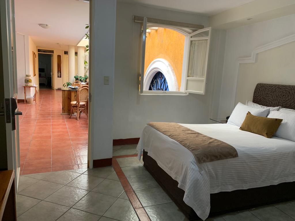 HVitrales's tweet photo. #ZacatecasDeslumbrante ciudad que no requiere de publicidad para conocerla, "#Hotelcasonalosvitrales" te invita a hospedarse con nosotros y descubrir lo maravilloso de la ciudad. Ven y conoce tu casa fuera de casa Agenda tu reservación al teléfonos (492) 688 3401, (492) 925 0096 https://t.co/fqHA6PJqYc