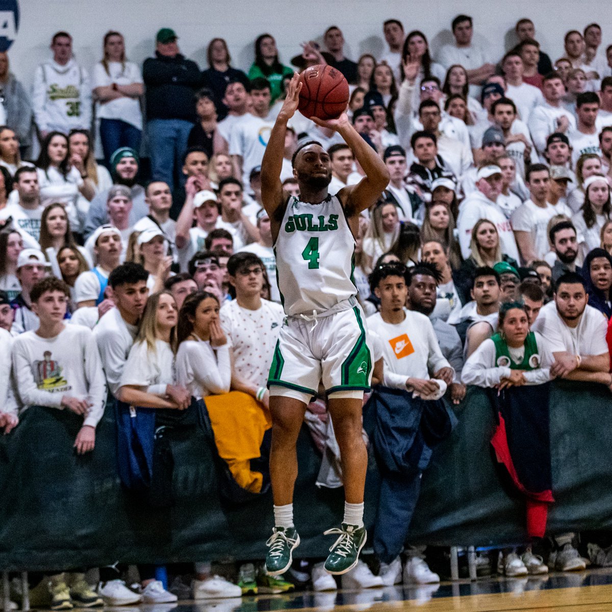 ECGulls's tweet photo. MBKB: Jordan Pettway Shows Off The Court Creativity At @SLAMonline Internship 

STORY ➡️ https://t.co/PqxlUt71qK

NOTES
* During his internship, Jordan has made videos featuring @TheRealJRSmith &amp; @dionwaiters3, &amp; edited videos highlighting @CP3, among others

#gogulls #smsports https://t.co/XanIOt50vU