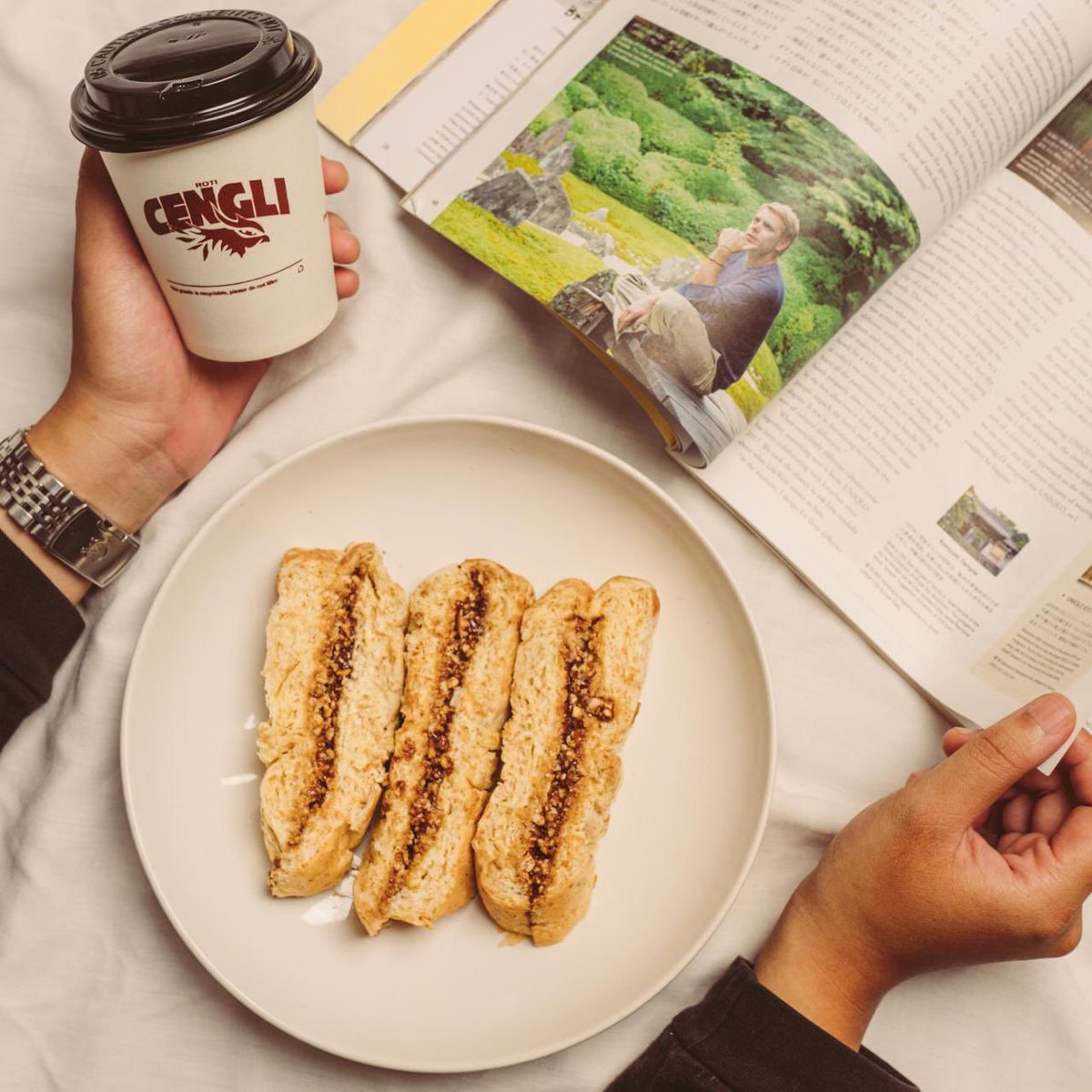 roticengli's tweet photo. Udah pernah coba makan Roti Cengli langsung dicocol ke kopinya belum? Kalo belum buruan cobain! Sdg giveaway jg lo! Langsung check ig kami yaa si @tokoroticengli ✨

📍kaliurang 51
🕰7-22
💰8k-100k

Tersedia juga di grabfood/gofood/tokopedia!

@infomalang #pasarmingguinfomalang https://t.co/VjYFiPZBPd