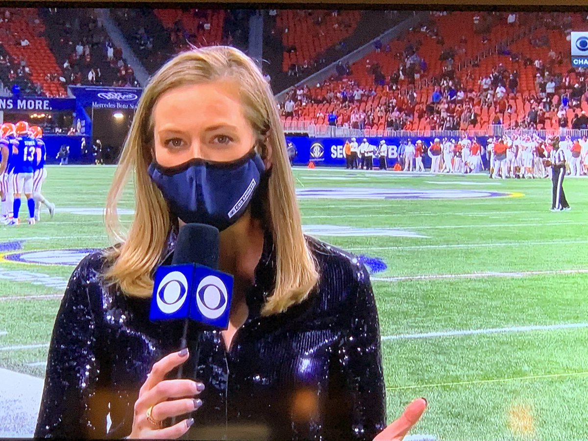 TexasTripletMom's tweet photo. @JamieErdahl throwing it back to the 80βs with the black, sequin jump suit. #rollride #jamieerdahl #blacksequin #throwback #RollTide @SEConCBS https://t.co/WuALoYoXR9