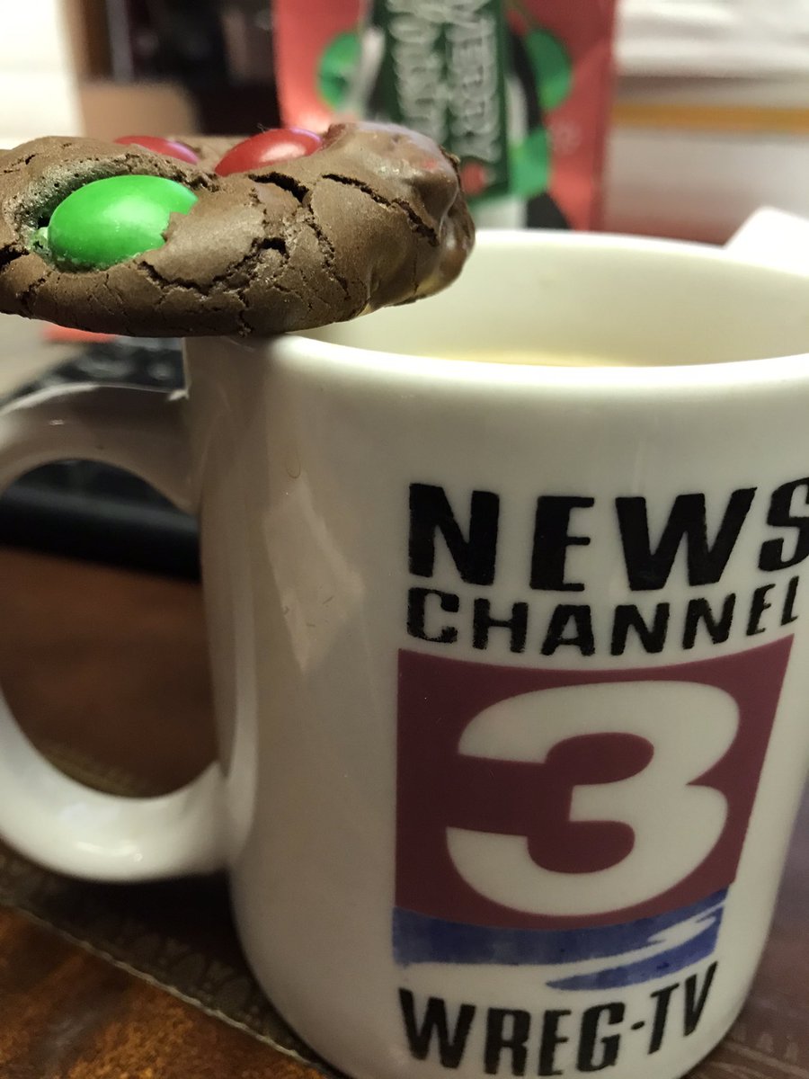 wendynationswx's tweet photo. Seriously #givingmelife #chocolateglutenfreechristmascookies
#madebymelissa #latteforthelatenight #sorrynotsorrysanta https://t.co/TnXQefpv6d